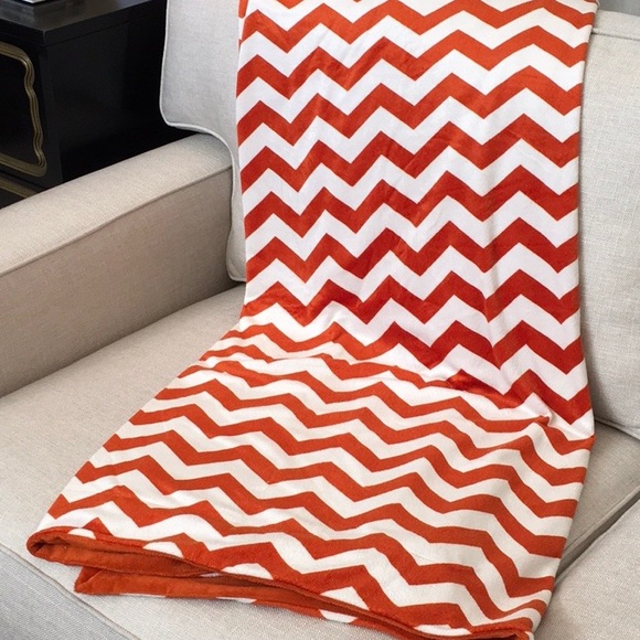 H PILLOW - Picture 6 of 6